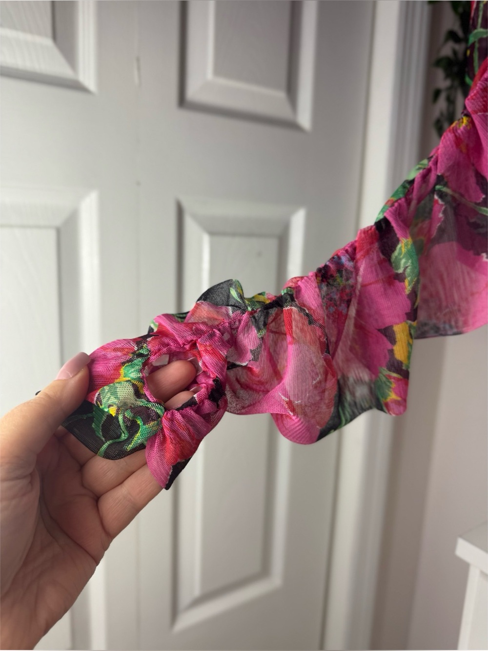 Zara Pink Black Floral Mesh Ruched Crop Top Sheer Thumbhole Blogger Size XL - Picture 4 of 9